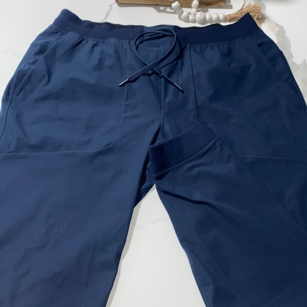 Mens lululemon joggers brand new.!